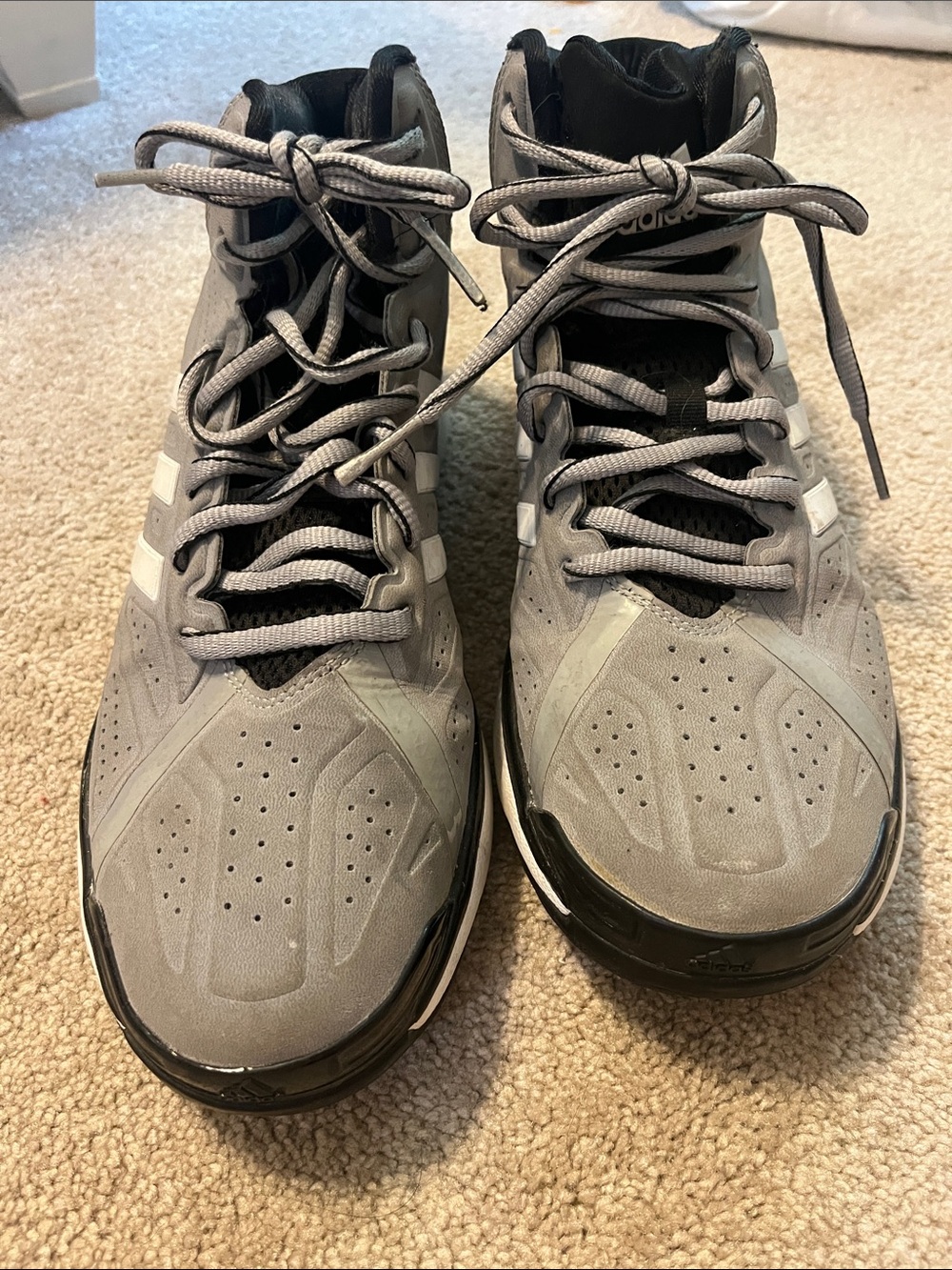 Mens Adidas Gray and Black High-Top Athletic Basketball Sneakers - size 10.5
